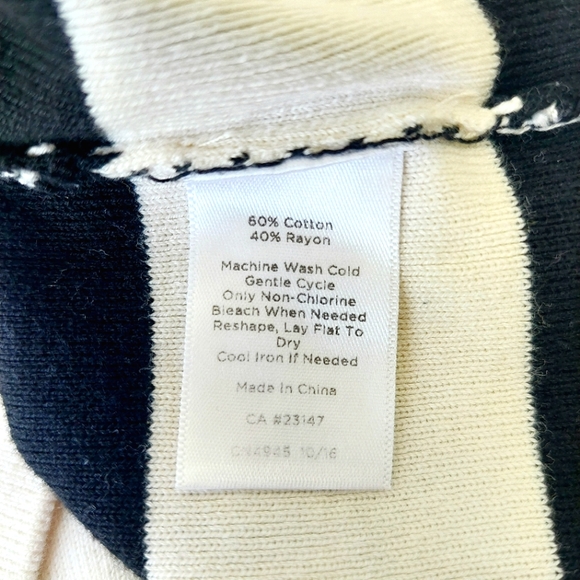 Talbots Black & White Scoop Neck Top w/ Tabbed Sleeves & Buttons Sz M - Picture 10 of 11